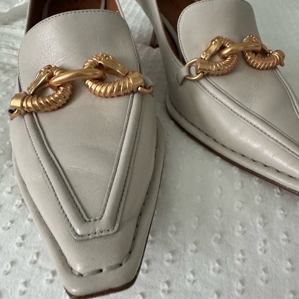 Tory Burch Ivory Loafers with Gold Chain Detail - Picture 5 of 7